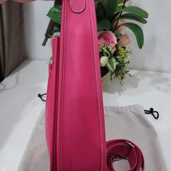 A111- 💯 % authentic Hermès Evelyne PM lll Rose Tyrien Epsom leather - Picture 9 of 16
